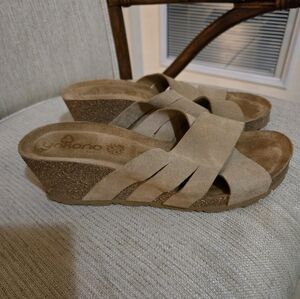 Yokono - women’s Tan cris cross  leather platform sandals 9